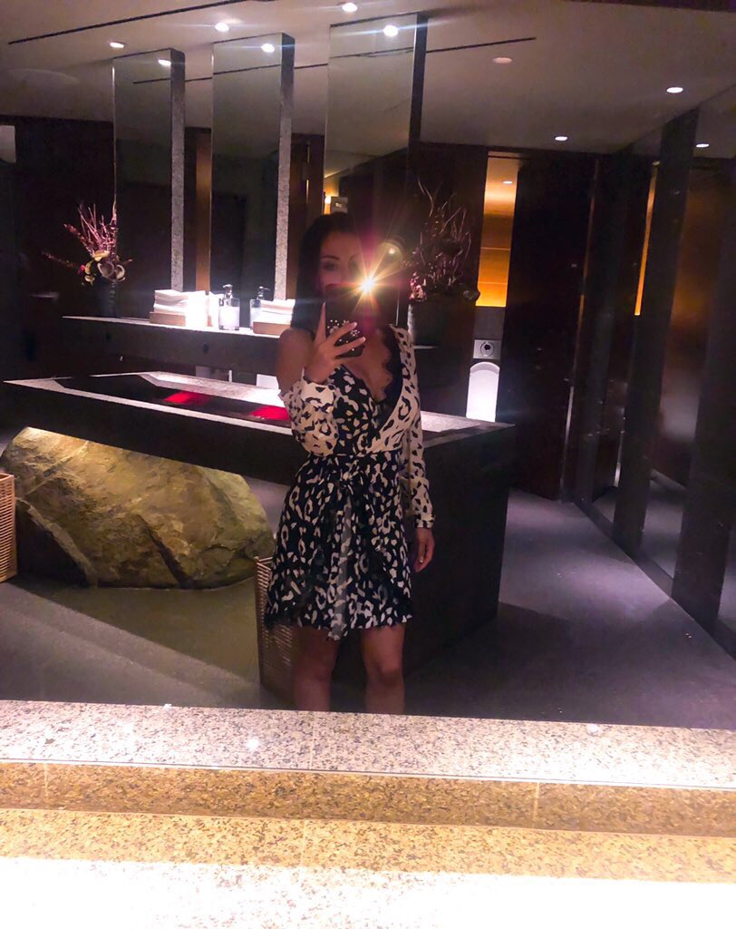 Vanessa Rallonza sultry chic bathroom selfie